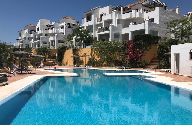 Spectacular apartment in Alcaidesa: GOLF AND BEACH