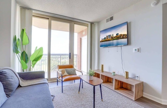 Spectacular Apt with Gym @Ballston