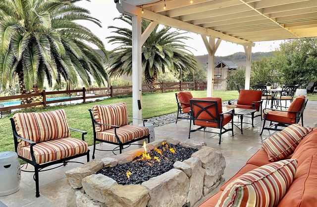 🍷 Spectacular City/Mtn Views! 🍷 Private/Spacious 5BD | Near Wineries/Town/Fair