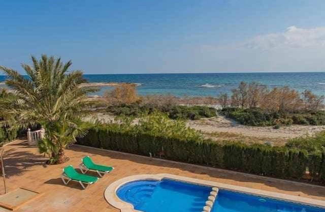 Spectacular home with private pool