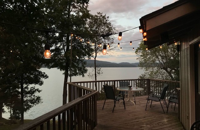 Spectacular Lake Views, Bright & Cozy Interior, Great Fishing