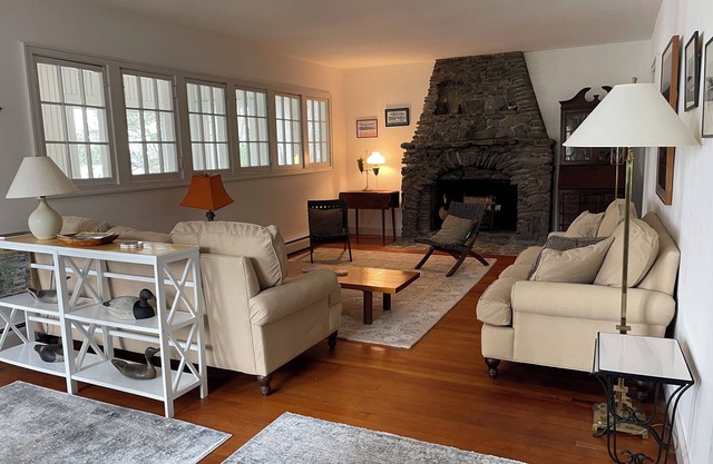 Spectacular Lakefront Property
