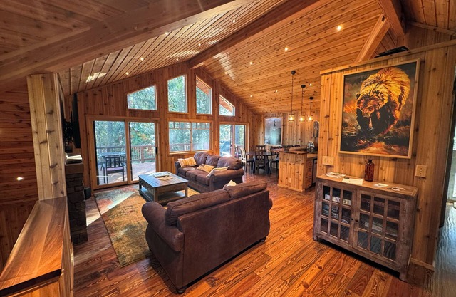 Spectacular Lakeside Cabin with Moonrise Views from Cedar Hot Tub