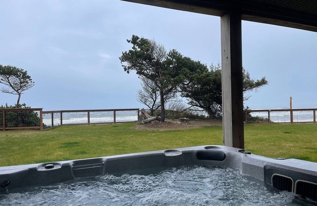 Spectacular Ocean Front Home - 30+ Night Stays! Hot Tub, Dog Friendly!