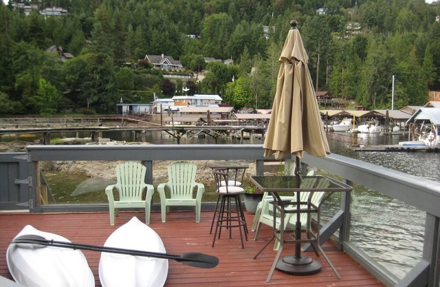 Spectacular Oceanfront Retreat - Boathouse