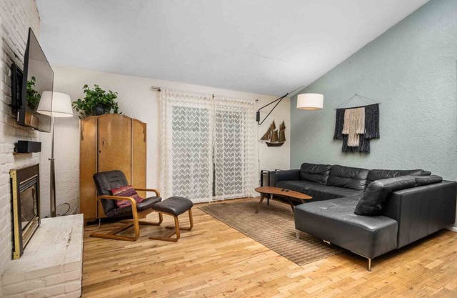 Spectacular Pet Friendly Forested Retreat, Game Room w/Ping Pong, Gorgeous Patio Under the Trees