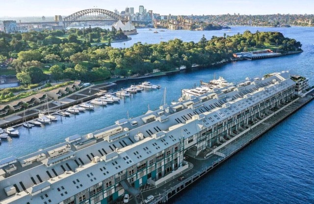 Spectacular Waterfront with Cosmopolitan Lifestyle