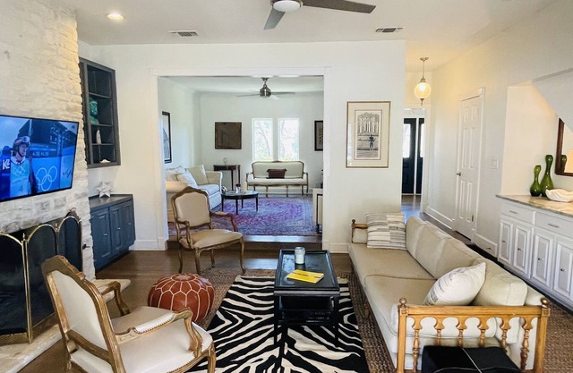 Spectacular Westlake Home w/Private Pool - Backyard Oasis