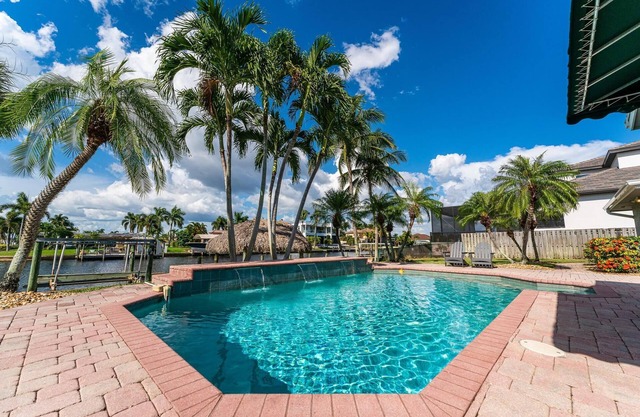 Spectacular Wide Intersecting Canals, River Views-Awesome Tiki huts