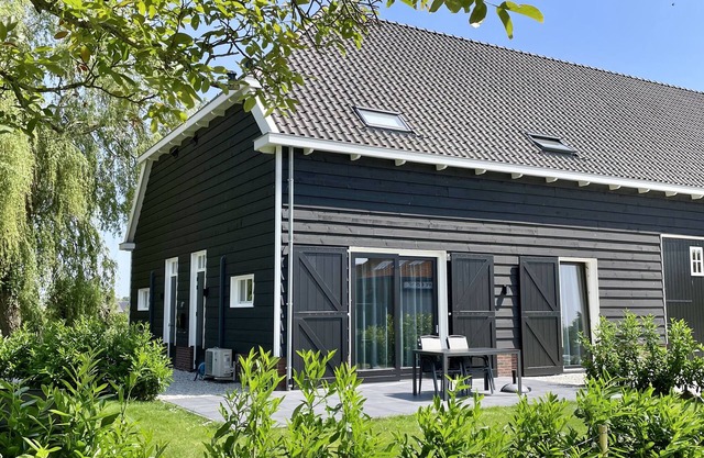 Spend the night comfortably in an attractive and modern Zeeland farm.