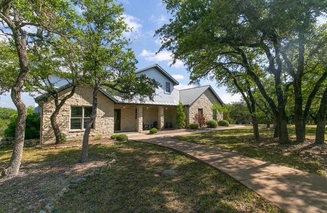 Spicewood Lodge w/Pool, HotTub