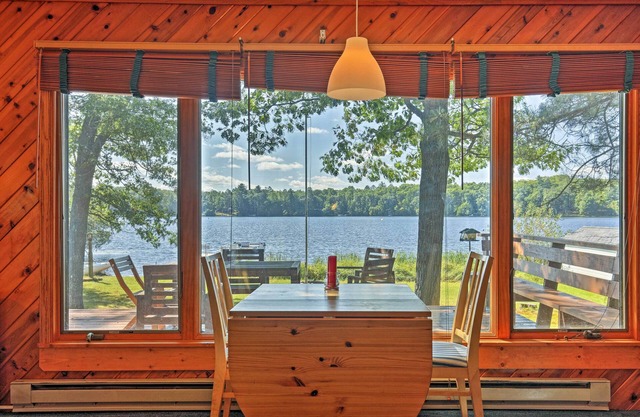 Spider Lake Cabin: Boathouse, Canoe, Deck & Sauna!