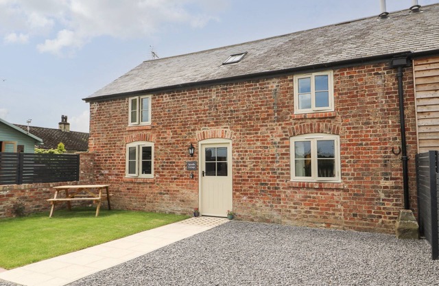 SPINDLE COTTAGE, family friendly, with open fire in Seaton Ross