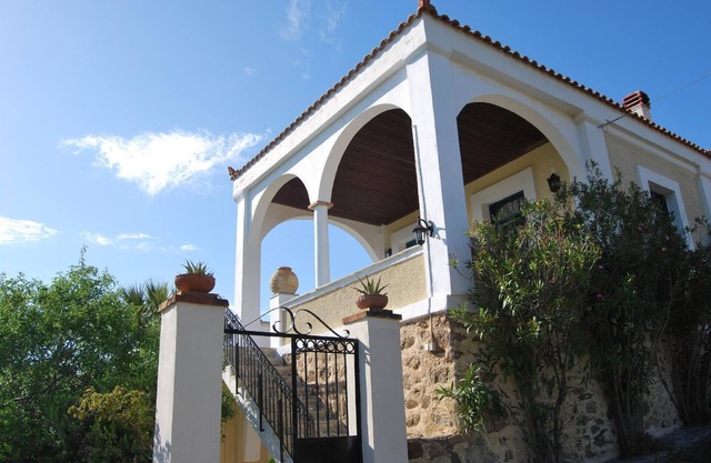 Spiti Limnos, quietly situated in an orange grove
