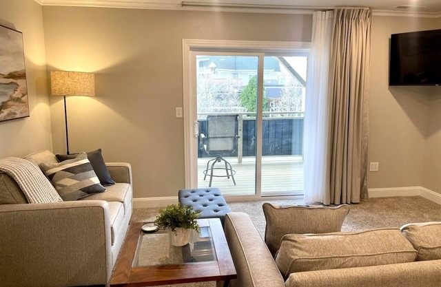 Splash Suites ~Newly Built~ Heart of Bemus Point #1