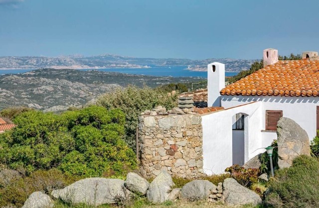 Splendid villa with a breathtaking view of the archipelago and the Sardinian sea