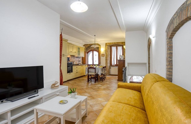 Splendid 106mq apartment, located in a period house, part of the former Sant'Agata monastery, in the heart of Assisi and able to accommodate 6 people with comfort, having two bedrooms, two bathrooms and a high quality kitchen. Located in the historic cen