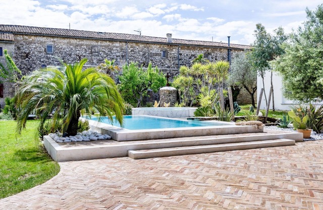 Splendid 400m2 house just outside Uzès with swimming pool and jacuzzi