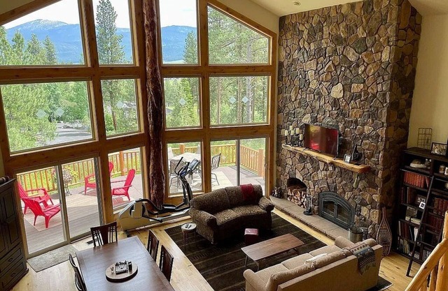 Splendid and Comfortable Retreat in Meadows Valley. Views of Brundage Mountain.