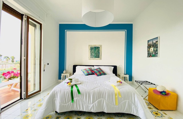 Splendid apt with beautiful sea view in Sorrento center near the beach