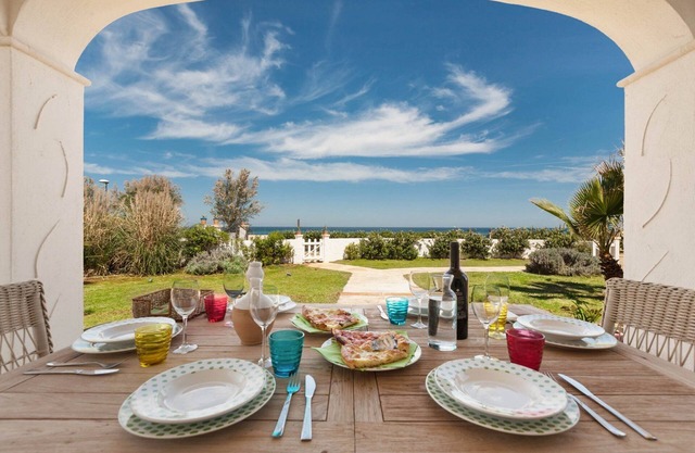 Splendid Ostuni Villa | 3 Bedrooms | Villeta Tisbe | Sea Views | Close to Sea