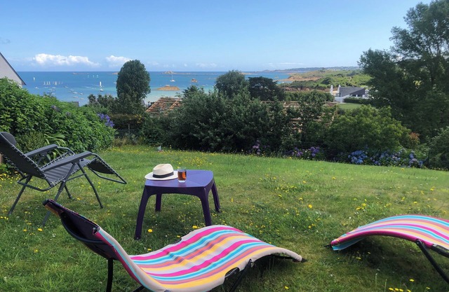 Splendid sea view - rare location - large house - center of town Carantec