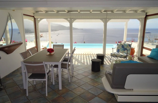 Splendid villa, infinity pool and sea view