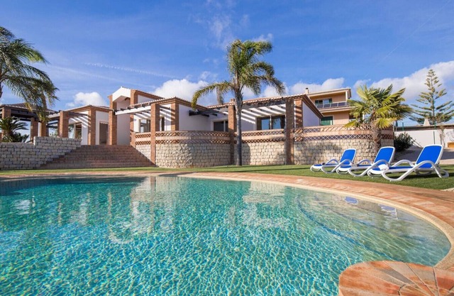 Splendid Villa with heated Pool and Views near Golf