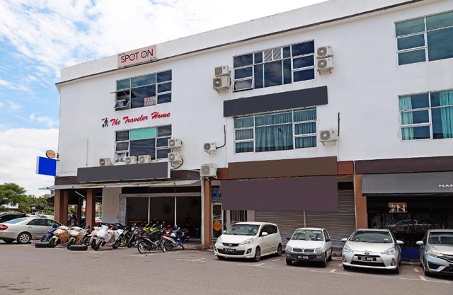 SPOT ON 89805 The Traveler Home