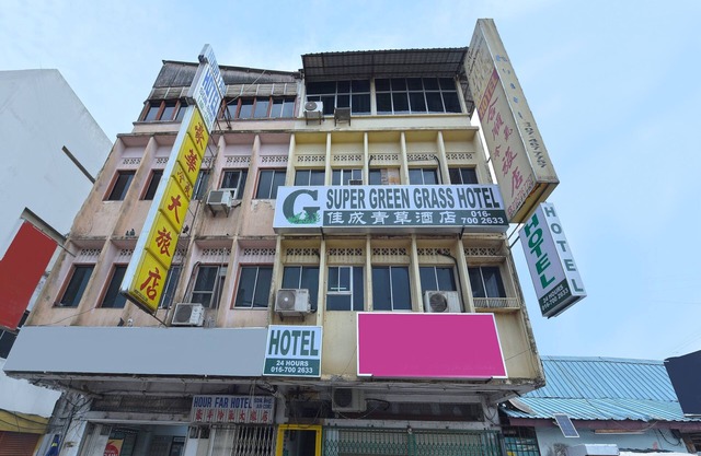 Spot On 90625 Super Green Grass Hotel