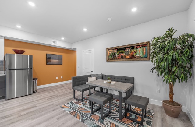 Sprawling 8 Bed Complex, Pool Table, Parking!