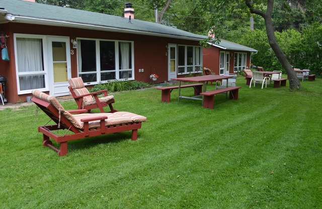 *SPRING DISCOUNT!* Right on Lake Michigan! Large 2 acre yard and private beach