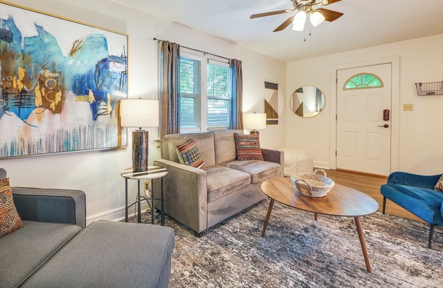 Springfield Home w/Yard: 3 Mi to Downtown!
