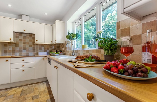 Springhill, a spacious bungalow sleeps 4 guests in 2 bedrooms