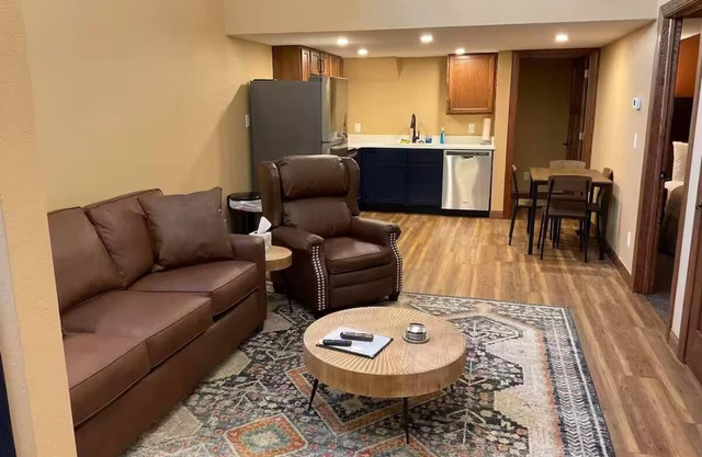 Square View Inn Suite 2