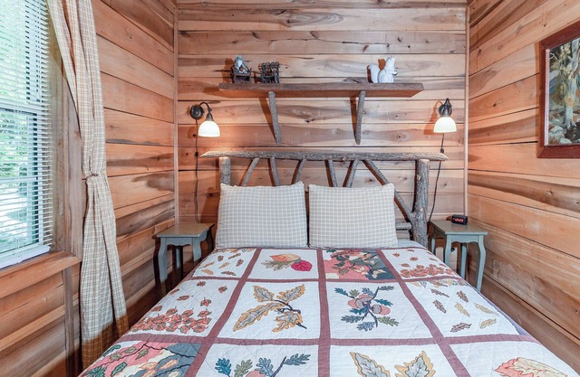 Squirrel's Nest - Cozy Cabin w/Pickleball and Tennis On Site