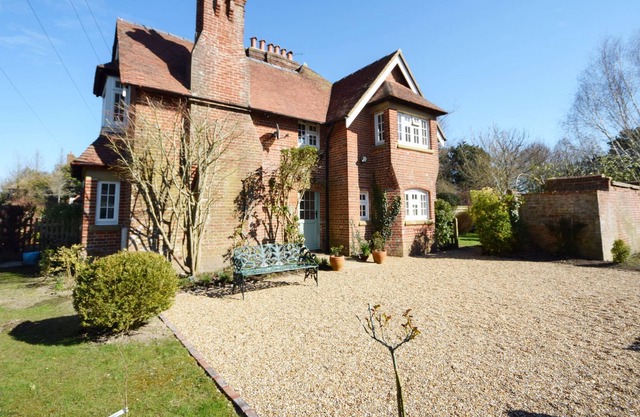 Squirrels - Bury - a country house that sleeps 8 guests in 4 bedrooms