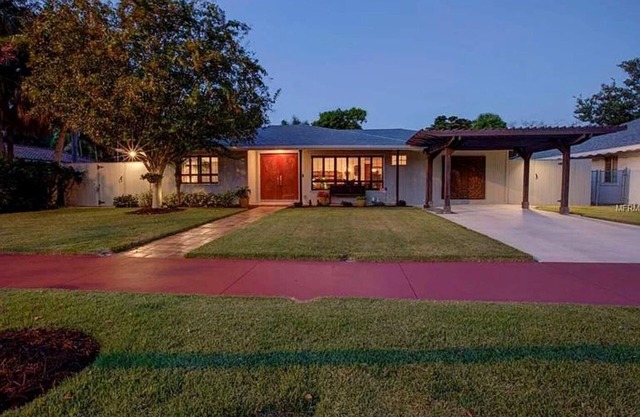 St Armand's Home with pool