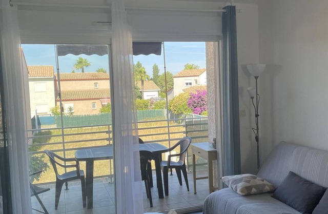 St Cyprien bright 3-star apartment 200m from the beach