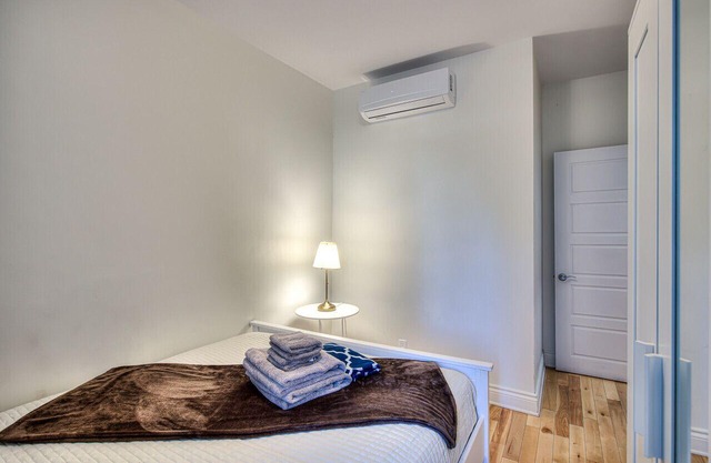 St.Denis Best Downtown 2 Bedroom Apartment