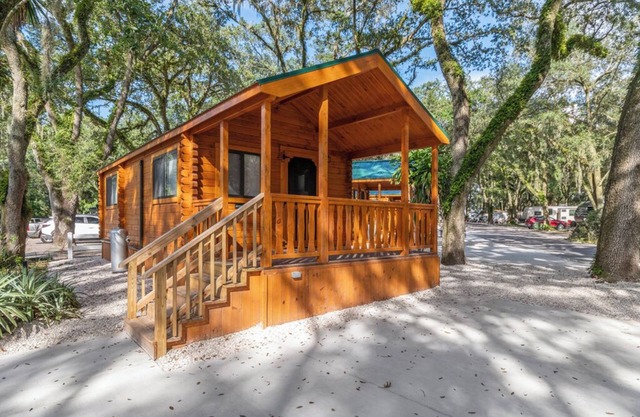 Standard Cabin with Premium Porch - Happy Travelers RV Resort