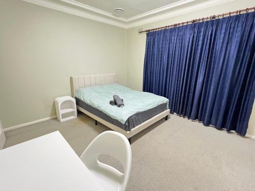 Standard Queen Room in Two Story House - R1
