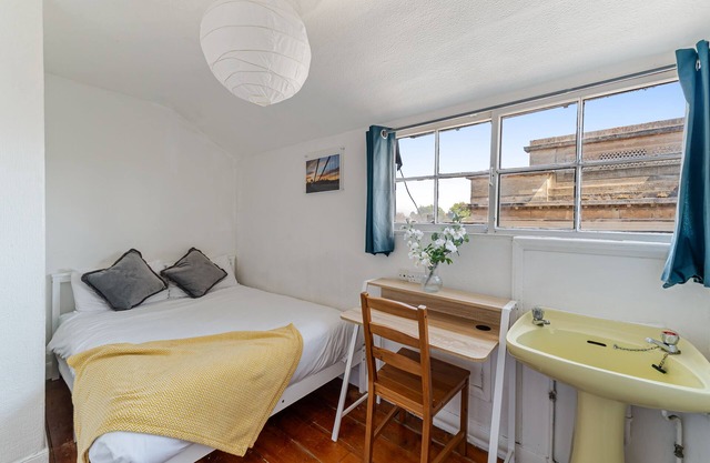 Standard Single Room with Shared Bathroom