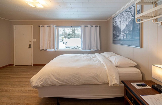 Star Gate Room 6 Indian River, MI