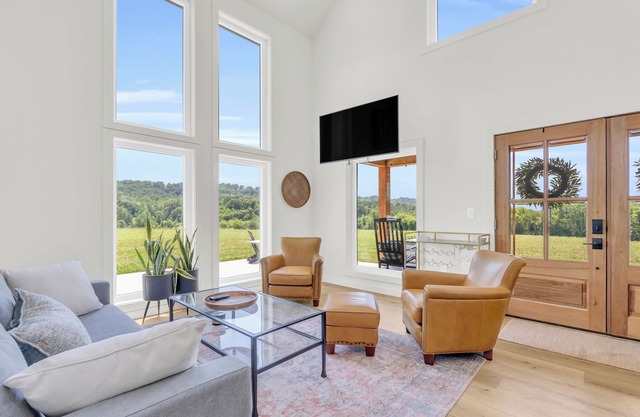 Star Hill Farm Barndo Retreat – Hillside Serenity with Hot Tub