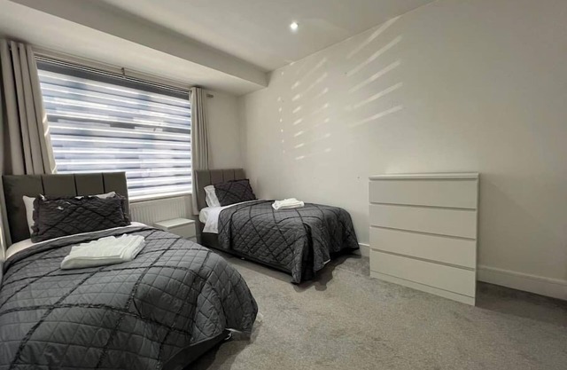 Star London Bell Lane 3-Bed Oasis with Garden