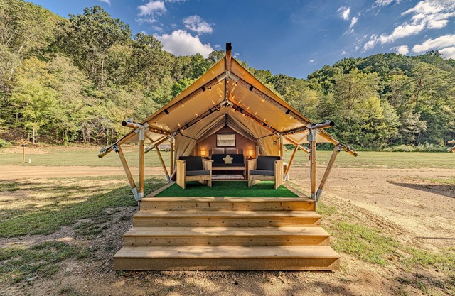 Stargazing Paradise: Luxury Tents Await|Pet-Friendly