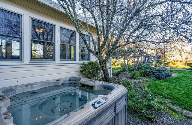 Starlite Vineyards: Wine tasting included!