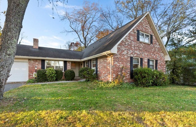 Stately Home 5 Mins to VA Tech-Walking distance to Lane Stadium, Wedding Parties