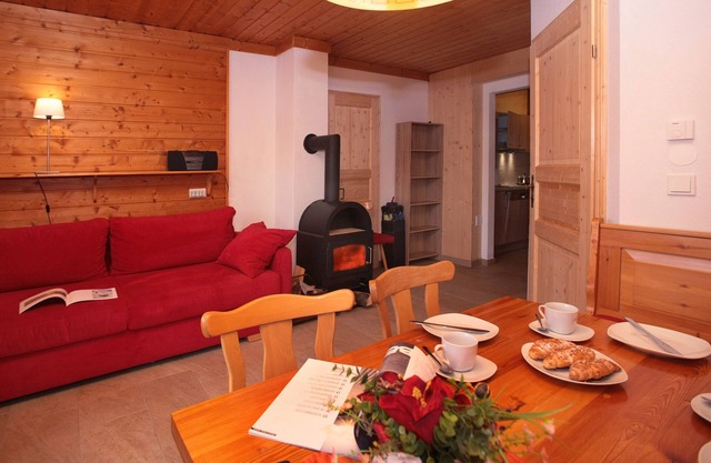 Staudi's ski hut Top9 in hut style directly on the piste Wood-burning stove